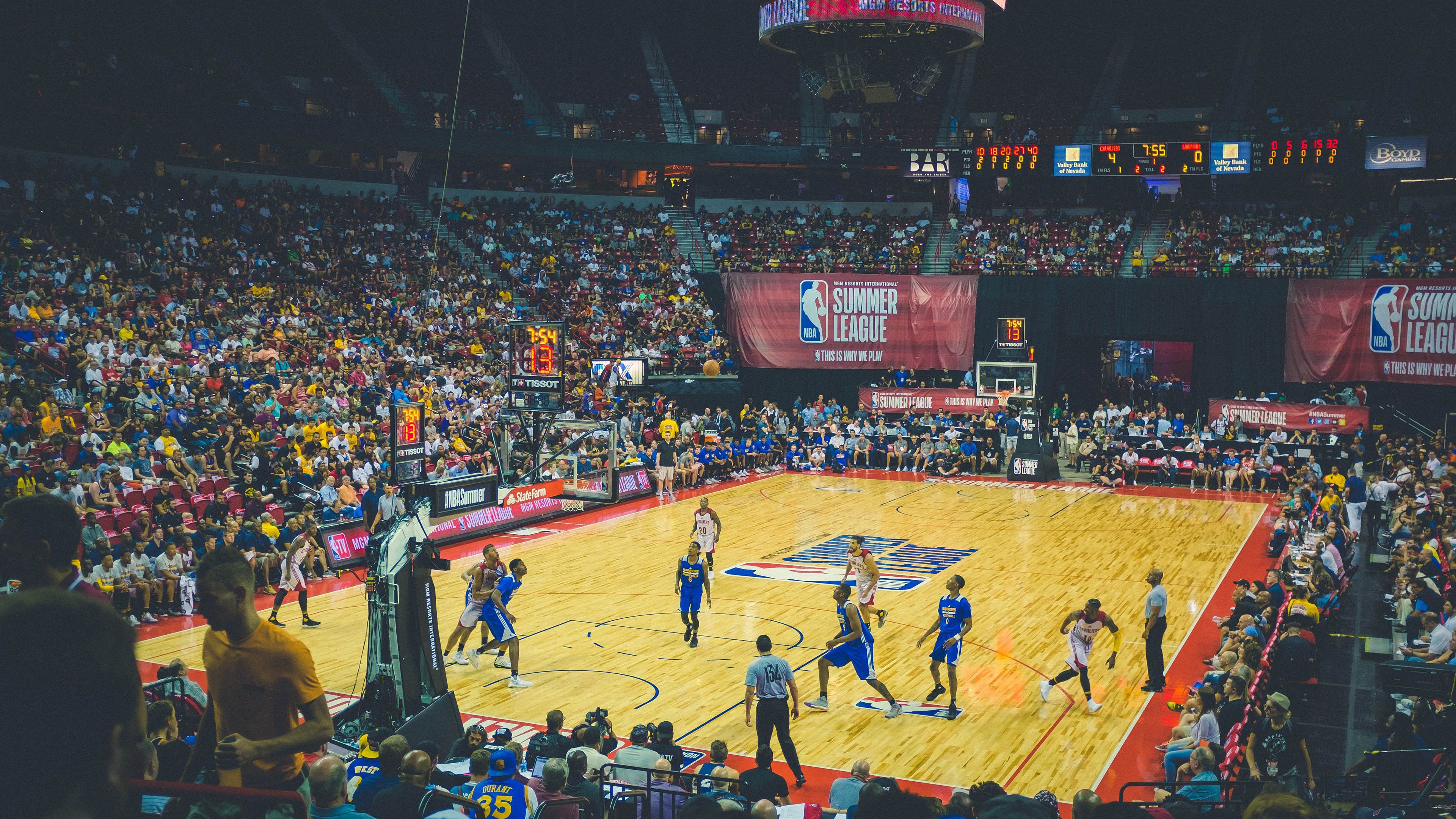 爱游戏中国-篮下攻坚:北京队抢夺49个篮板,攻守两端占优!,北京篮男